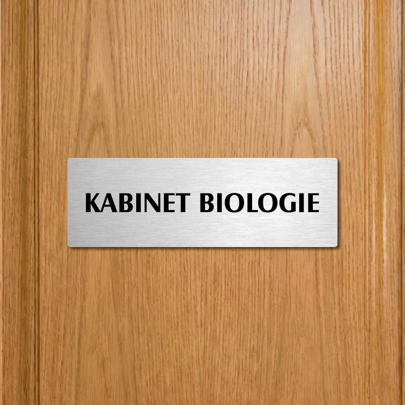 Kabinet biologie, 240x79mm, stříbrná popiska s okrasným rámečkem